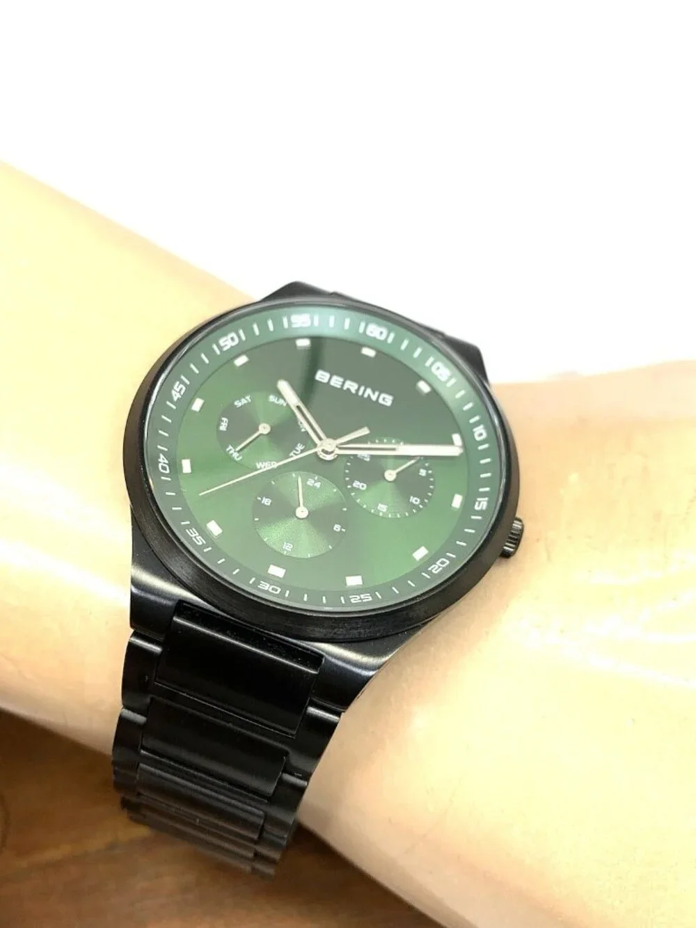 Bering Men's Watch 11740-728 Quartz Green Dial Black Stainless Steel 40mm
